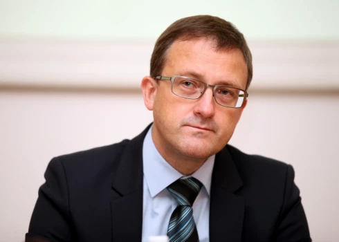 Kardiologs Ainārs Rudzītis piedalās preses konferencē - diskusijā "Aktualitātes reto slimību jomā", lai aktualizētu un rosinātu diskusiju par reto slimību diagnostiku un ārstēšanu.