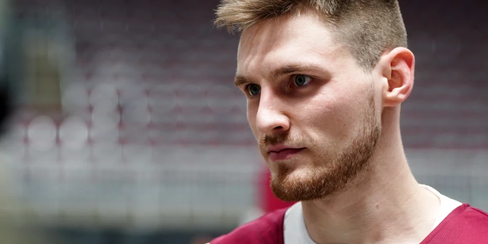 Latvijas vīriešu basketbola izlases spēlētājs Artūrs Kurucs. 