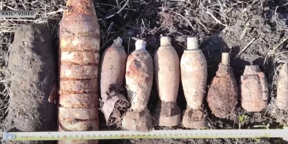 На стройплощадке найдены 17 взрывоопасных предметов — ручные гранаты, артиллерийские снаряды, кассетные боеприпасы и одна 100-килограммовая авиабомба. 