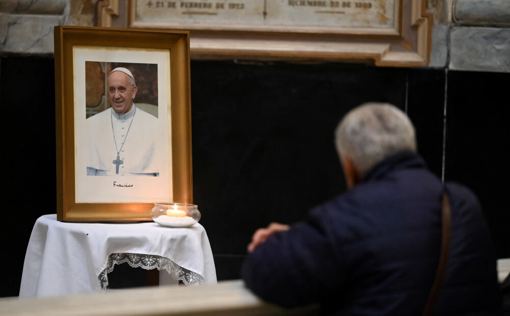 Vatikāns gatavojas atvadām no pāvesta Franciska: viņa zārku novietos Svētās Martas kapelā