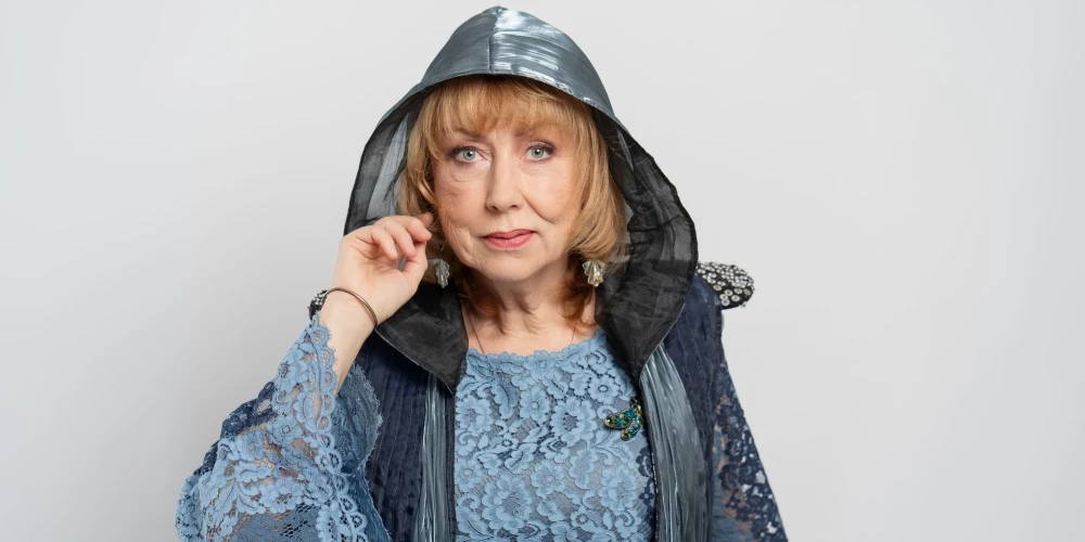 Savu 67. dzimšanas dienu svin dziedātāja Ieva Akuratere. Sveicam!