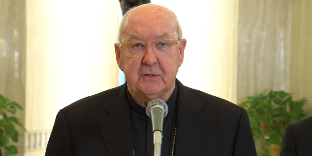 Kardināls Kevins Farels paziņo par pāvesta Franciska nāvi (foto: Scanpix / AP)