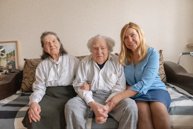 Ēvalds un Anna Skreijas ar meitu Dzintru