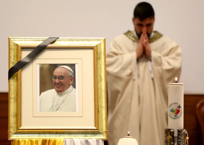 Vatikāns paziņo pāvesta Franciska nāves cēloni un viņa apbedīšanas vietu
