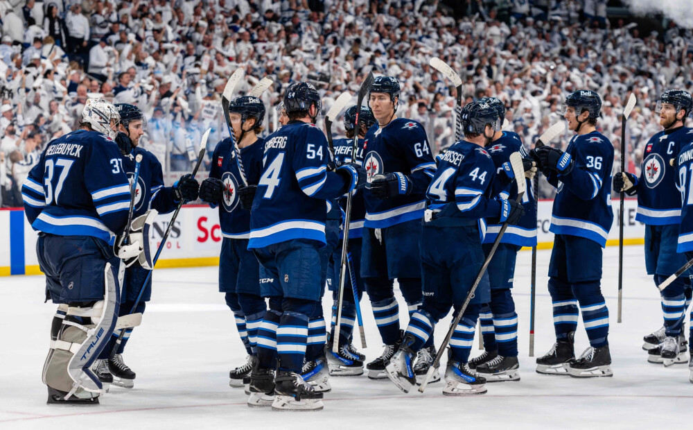 NHL konferenču uzvarētāji Stenlija kausa izcīņu sāk pārliecinoši; "Oilers" atspēlējas no 0:4, bet neuzvar