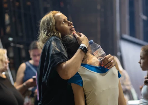 Mammas Agneses un meitas Rūtas īpaši emocionāls brīdis.