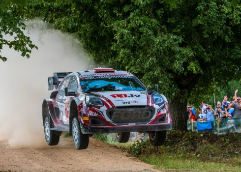 Aizvadītajā vasarā Mārtiņš Sesks un Renārs Francis pasaules rallija čempionāta posmā Latvijā brauca ar Ford Puma Rally1 automašīnu, kas bija aprīkota ar jaudīgo hibrīdzinēju.