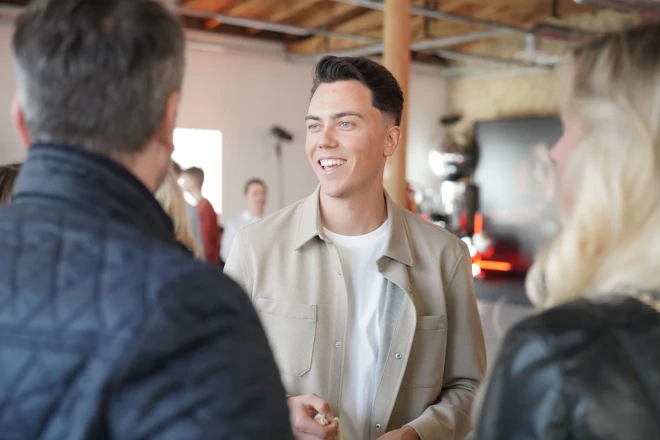 Talantīgais rallija pilots Mārtiņš Sesks filmas Debitants pirmizrādē.