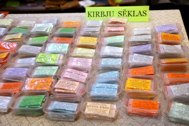 Pirms pērkam sēklu paciņas, derīgi izpētīt ne tikai bildi un izlasīt šķirnes nosaukumu, bet arī iepazīties ar informāciju, kas uz tās uzrakstīta sīkiem burtiem.