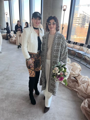 Rīgas Modes nedēļas organizatore Jeļena Strahova un dejotāja Solvita Avakjana vienojušās, ka šovasar rīkos Ričardam kristības.