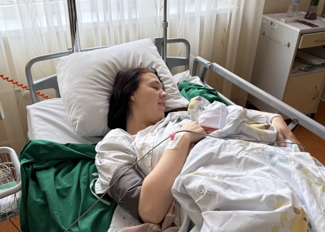 Šovu zvaigzne Arnita Oliņa pasaulē laidusi meitu
