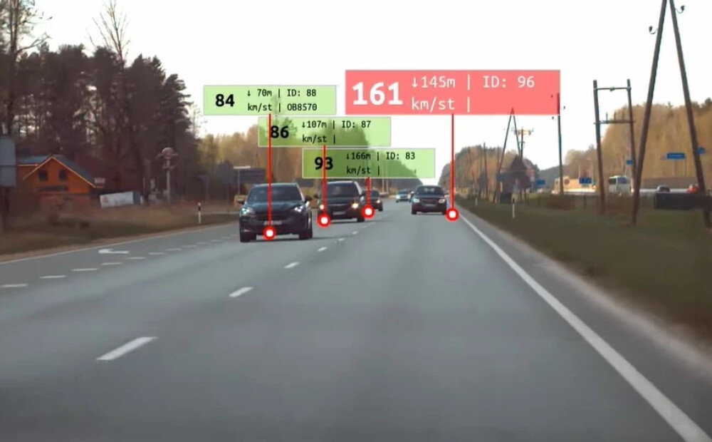 Lieldienās fiksē milzīgu skaitu ar ātrumpārkāpējiem – vairāki šoferi paliek bez tiesībām. VIDEO