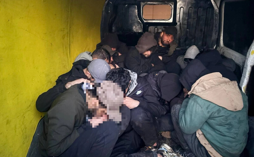 Aiztur latvieti, kura mašīnā atrod deviņas aziātiskas izcelsmes personas