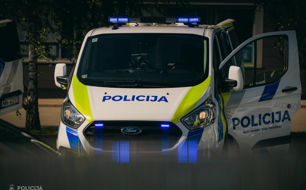 Ar vardarbīgas nāves pazīmēm Bauskā zem tilta atrod mirušu vīrieti