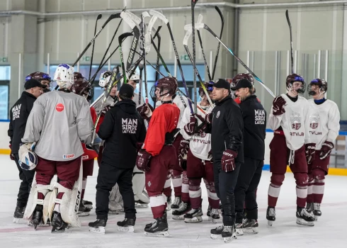 Latvijas U-18 izlase pēc treniņa Rīgā.