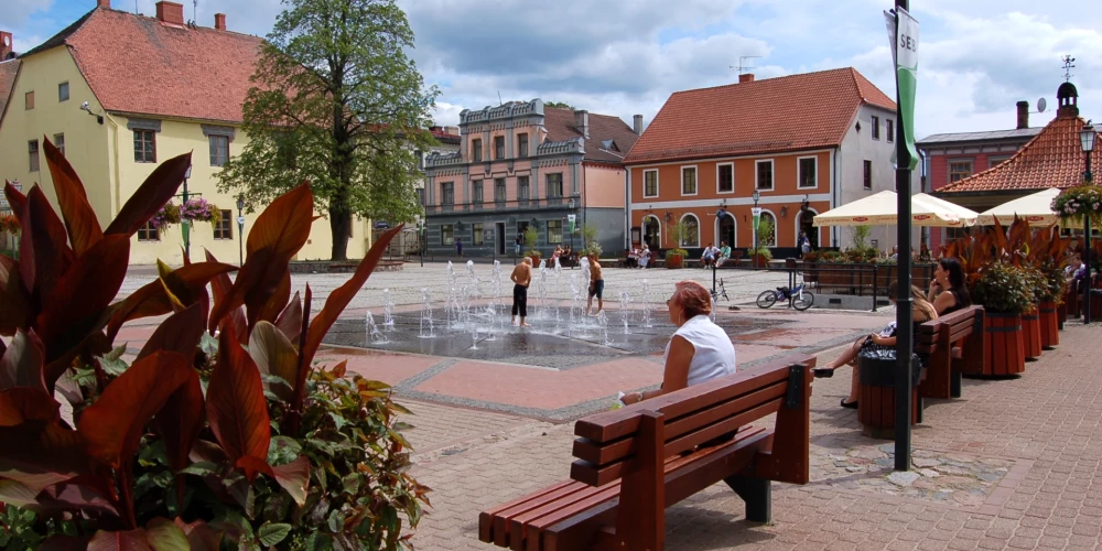 StrūklaCēsu novadu grib pārvaldīt 139 cilvēki, kaut gan šāda iespēja pavērsies tikai 19.kas Rožu laukumā Cēsīs.