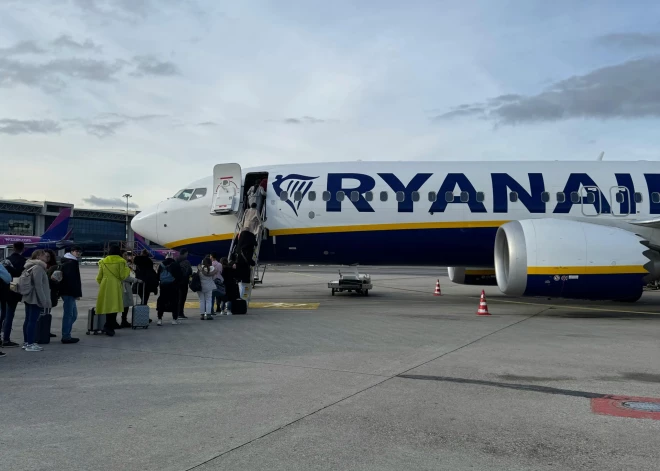 "Ryanair" ieviesis jaunus noteikumus: dažiem pasažieriem bez pases būs nepieciešams vēl viens dokuments