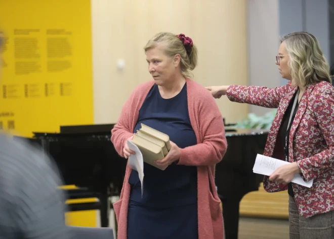 Šodien Nacionālajā bibliotēkā ar muzikālām noskaņām, kuras sagādāja pianists Vestards Šimkus, tika ieskandināta Lielā talka, kas notiks sestdien, 26.aprīlī.