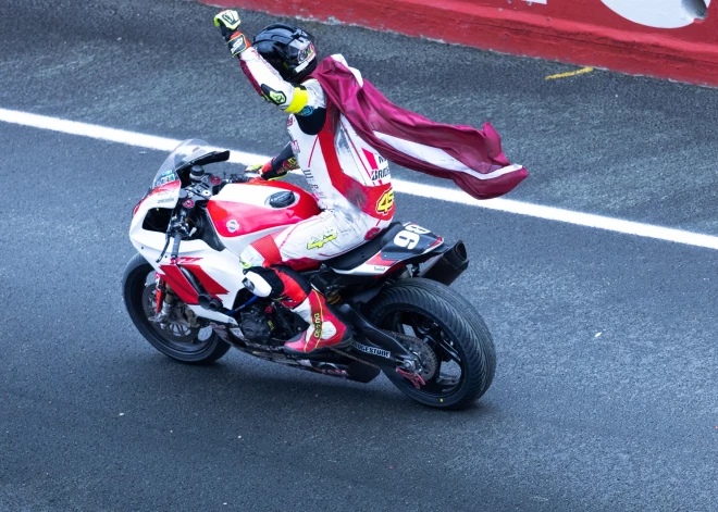 Garijs Rožkalns kļūst par pirmo latvieti, kurš finišējis Lemānas 24 stundu sacīkstēs