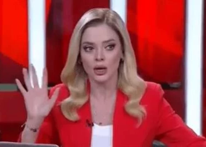 ВИДЕО: несмотря на панику, турецкая ведущая не бросила эфир во время землетрясения