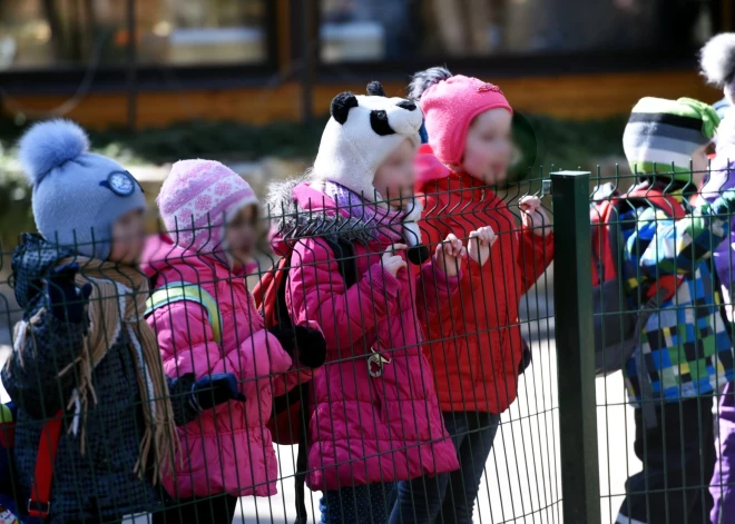 Kamēr Latvijā šādu vajadzību neredz, Igaunijā saprot - bērnu labbūtībai mācību stundas jāsāk vēlāk