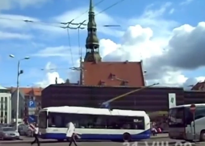 Последний троллейбус на Ратушной площади: ностальгические архивные кадры возвращают нас в 2009 год