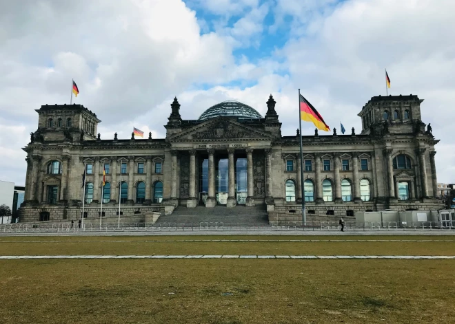 В Германии пригрозили выгнать посла РФ, если тот явится на торжества в честь 8 мая