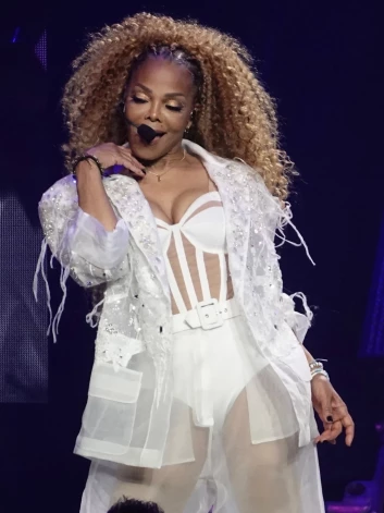 Dženete Džeksone Lasvegasas rezidentūras šovā 2024. gada 30. decembrī.