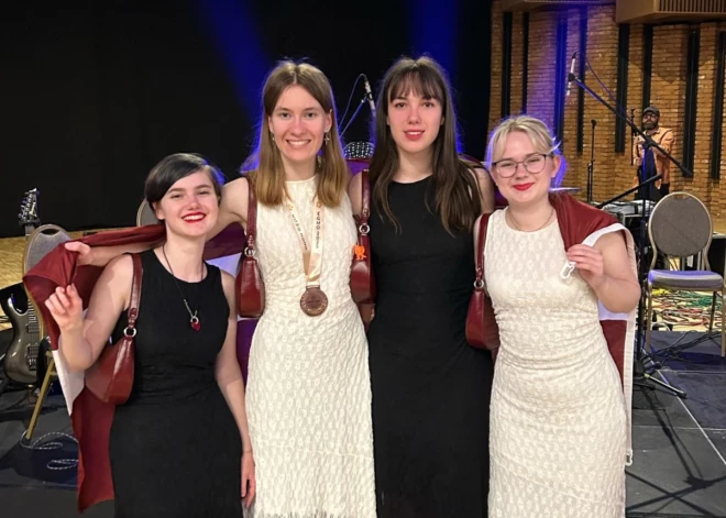 Latvijas skolnieces gūst panākumus Eiropas meiteņu matemātikas olimpiādē Kosovā