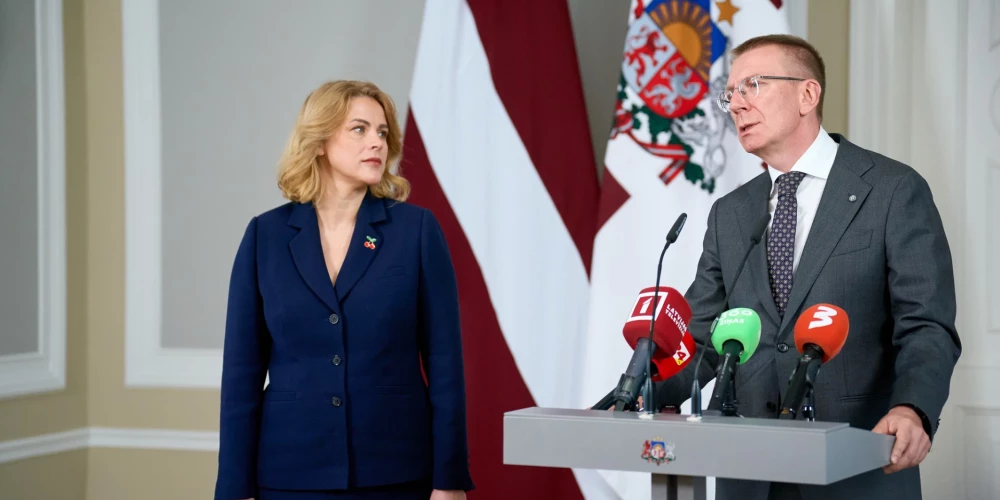 Valsts prezidents Edgars Rinkēvičs šodien tikās ar ar Ministru prezidenti Eviku Siliņu (JV).