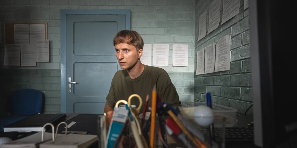 Niklāvs Kurpnieks Oskara Tirsas lomā.