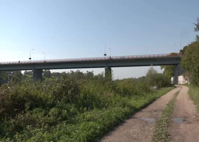 Загадочная смерть под мостом в Бауске: это уже второй случай за полгода