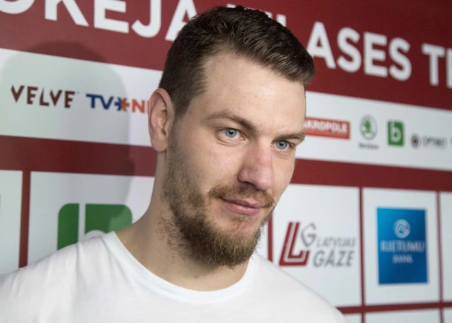 Indrašs un "Brynas" piedzīvo zaudējumu Zviedrijas hokeja līgas finālsērijas trešajā spēlē