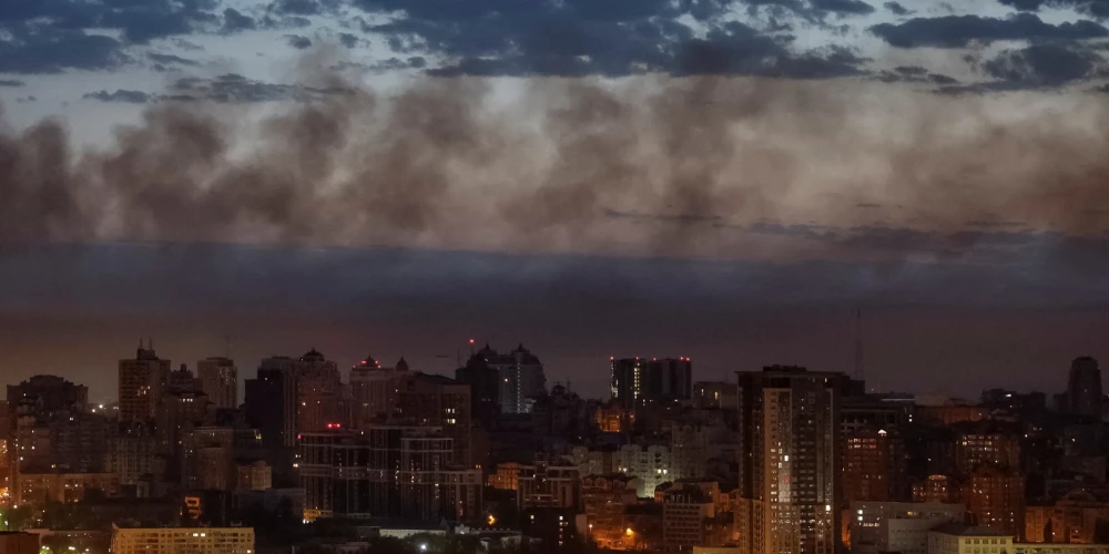 Naktī uz ceturtdienu notika jauns Krievijas dronu un raķešu uzbrukums Ukrainas galvaspilsētai Kijivai.