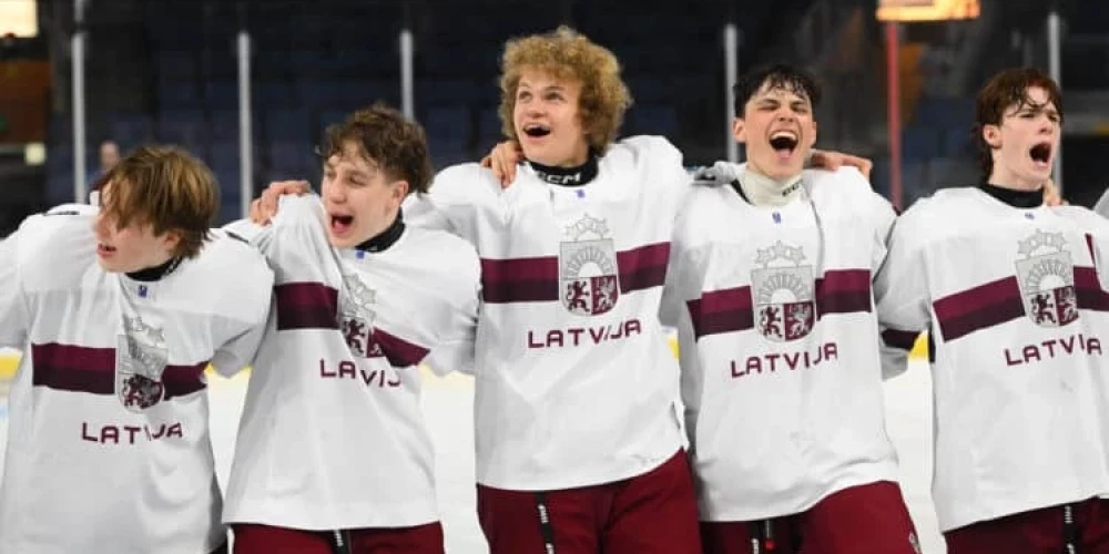 Latvijas U-18 hokeja izlase pēc uzvaras pār Norvēģiju.