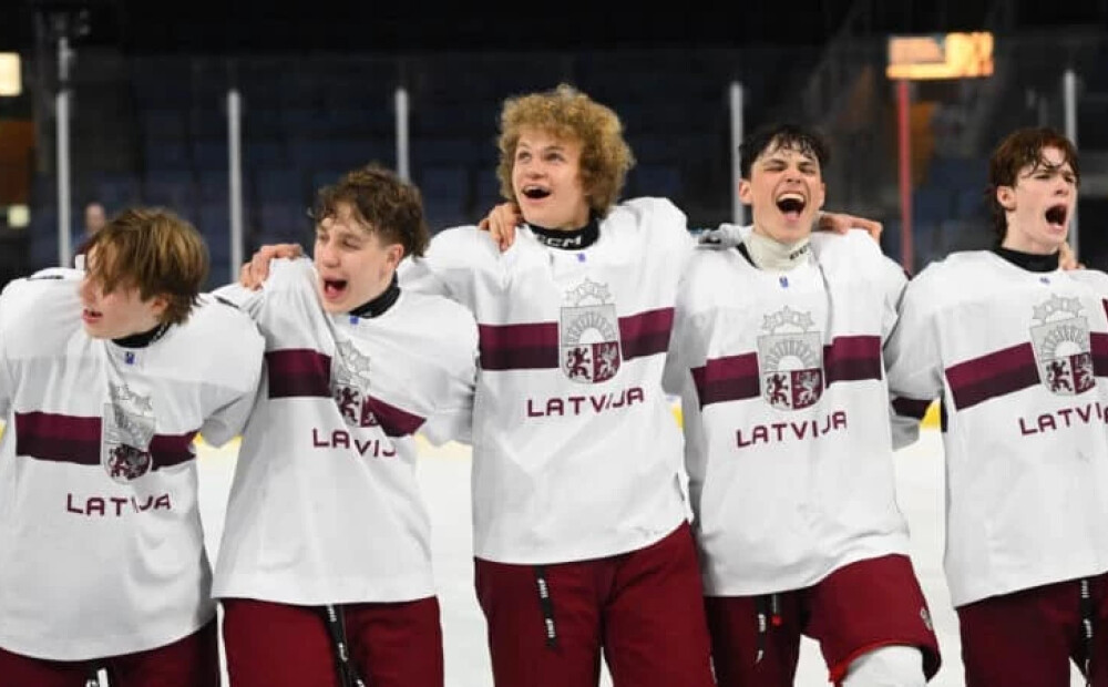 Latvijas U-18 hokeja izlase ar svarīgu uzvaru pār tiešo konkurenti sāk pasaules čempionātu