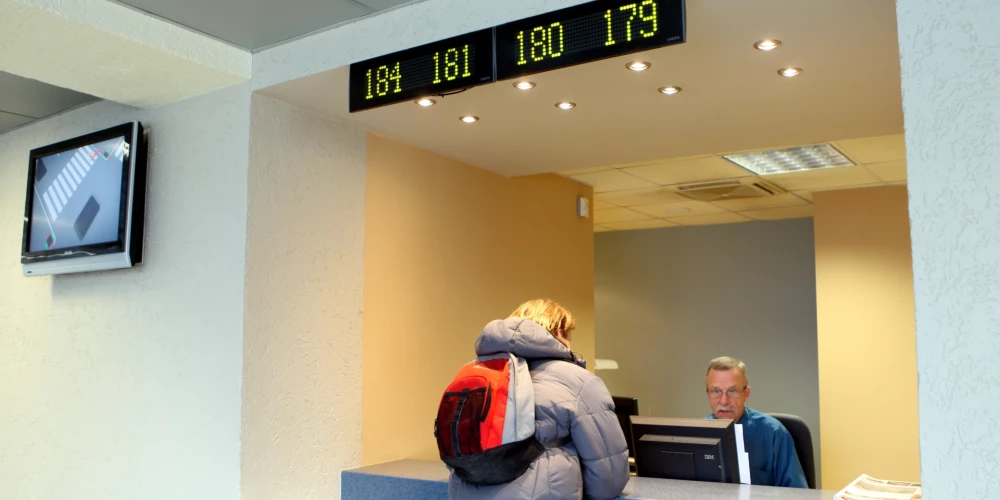 Tiek izsniegta jaunā parauga transportlīdzekļu vadītāja apliecība Ceļu satiksmes un drošības direkcijā./Ilustratīvs attēls.