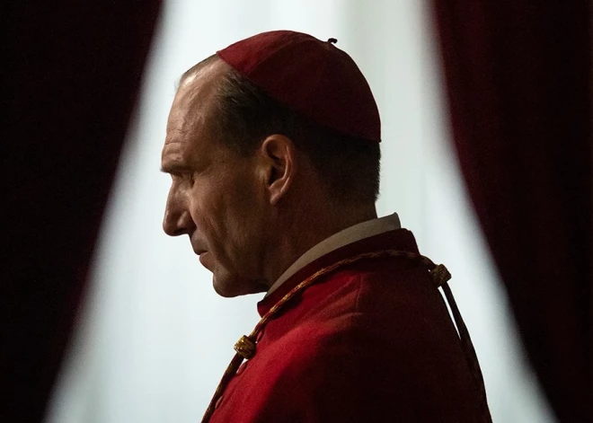 Pēc pāvesta Franciska nāves strauji pieaugusi interese par filmu "Konklāvs". Kāpēc tā?