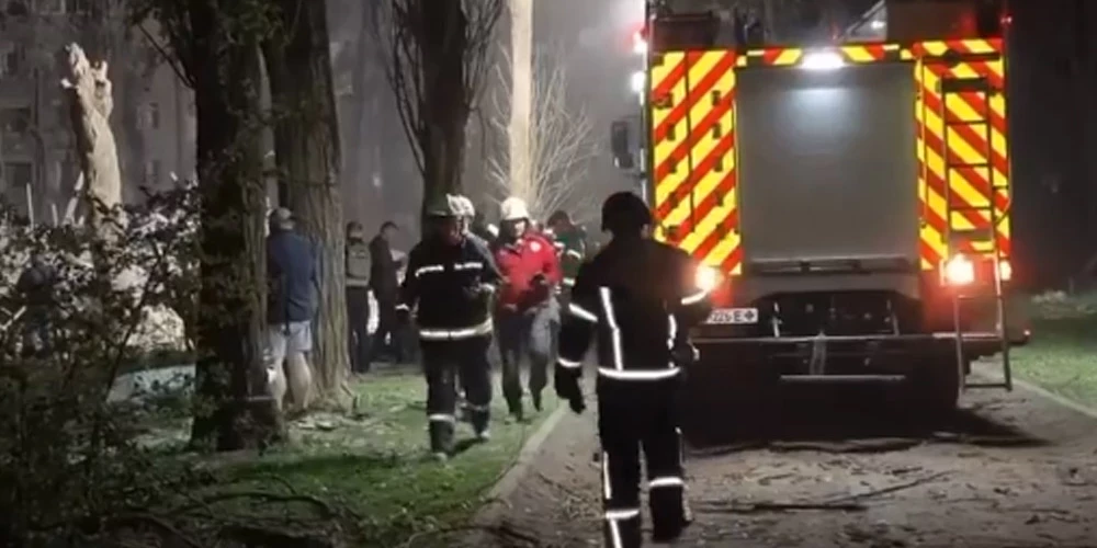 Glābšanas darbi Svjatošinas rajonā turpinās, tur zem sagrautās ēkas drupām joprojām ir pazuduši līdz 10 cilvēkiem.