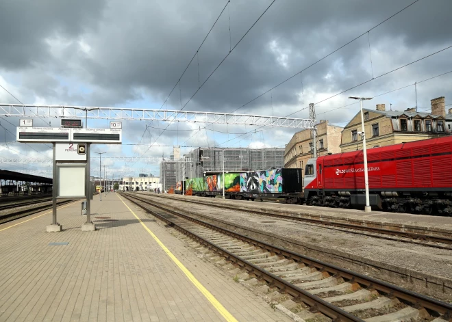 Вагоны новые - перроны старые: латвийцы все еще ждут возможности безопасно пользоваться поездами