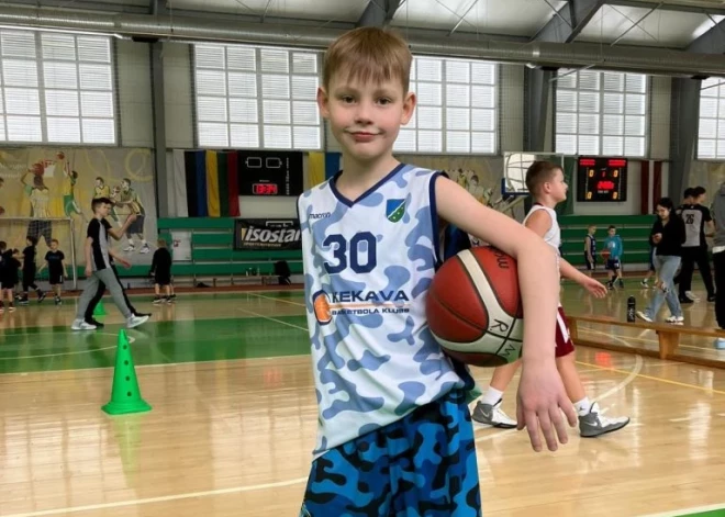 Liels lūgums palīdzēt mazajam basketbolistam Rūdolfam, kuru ģimenes acu priekšā notrieca auto