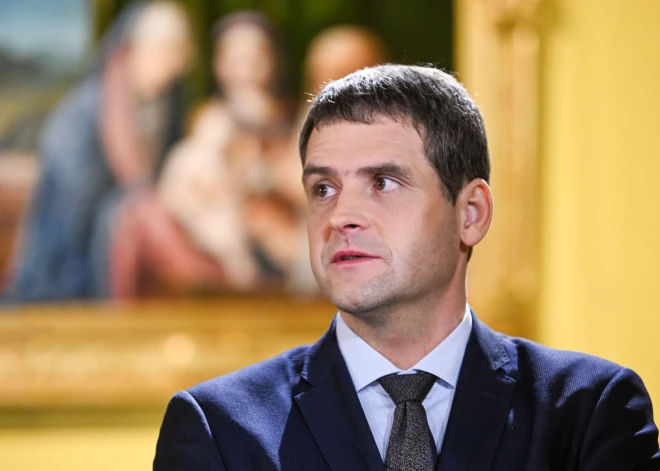 Lietuvas populistu līderis Remīģijs Žemaitaitis, kurš izraisīja sašutumu ar ebreja nogalināšanas pantiņu, nepiekļūs sevišķi slepenai informācijai