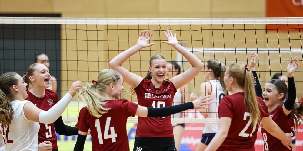Latvijas U-16 izlases meitenes cīnījās ar lielu sparu, diemžēl pretinieces bija pārākas (foto: "Volejbols Latvija" / "Facebook")