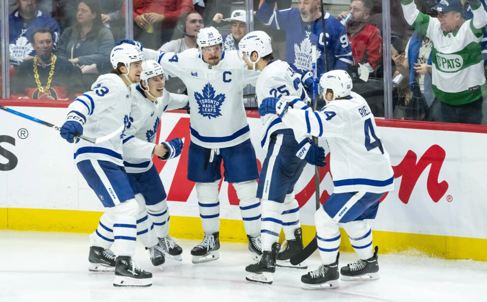 "Maple Leafs" izcīna trešo panākumu; regulārās sezonas uzvarētāja "Jets" piedzīvo smagu sagrāvi