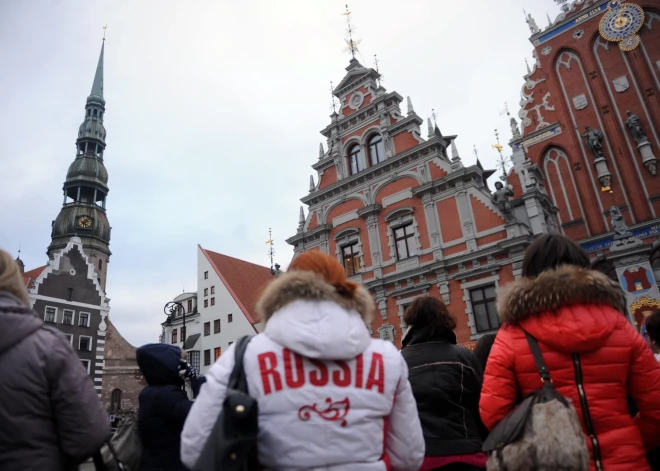Расследование показало, что несмотря на все запреты российские туристы продолжают спокойно приезжать в Латвию