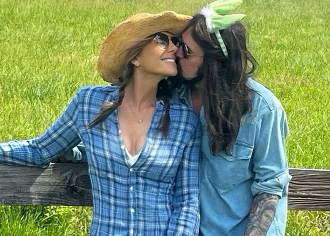 Mailijas Sairusas tēvs pārtrauc klusēšanu un pastāsta par romantiskajām attiecībām ar Elizabeti Hērliju