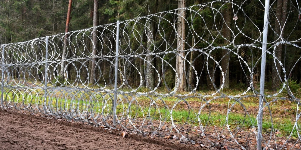 Продолжается обследование и установка препятствий на 400-километровом участке границы с Россией и Беларусью.