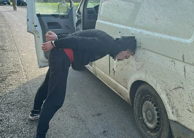 Robežsargi sadarbībā ar policistiem izņem 880 000 kontrabandas cigarešu