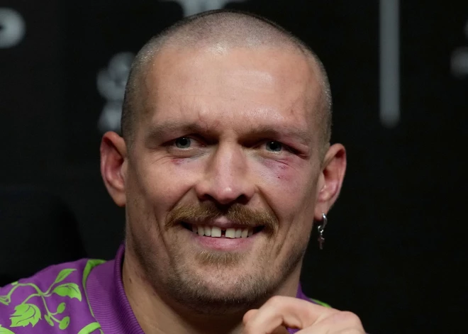 Usiks gatavojas kāpt ringā uz lielo revanša cīņu mazliet vēlāk, nekā iepriekš paredzēts