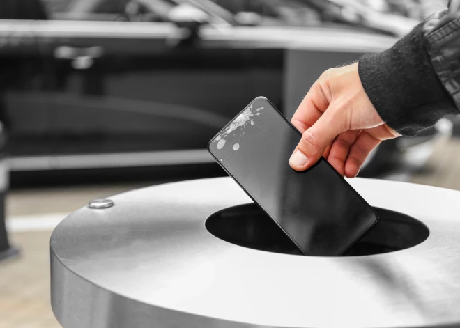 Atkritumos izmesti telefoni Latvijā Rīgā izraisa ugunsgrēku; tās varēja būt arī elektroniskās cigaretes